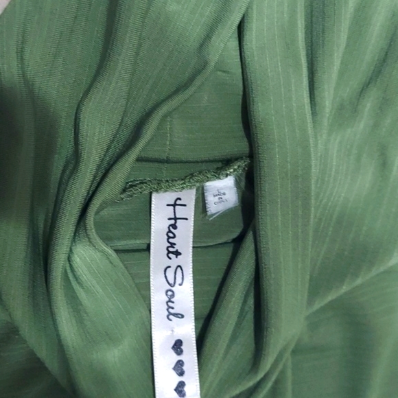 💥CLOSET CLEAR-OUT💥 Heart Soul green blouse - Picture 5 of 7